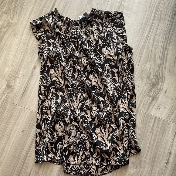 NWT Grade & Gather Satin Swirl Ruffle Tank Sleeveless Top Blouse Black - Picture 4 of 9